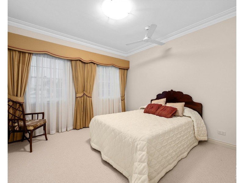 6 Brittanic Crescent, Sovereign Islands QLD 4216