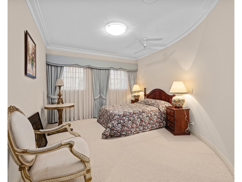 6 Brittanic Crescent, Sovereign Islands QLD 4216