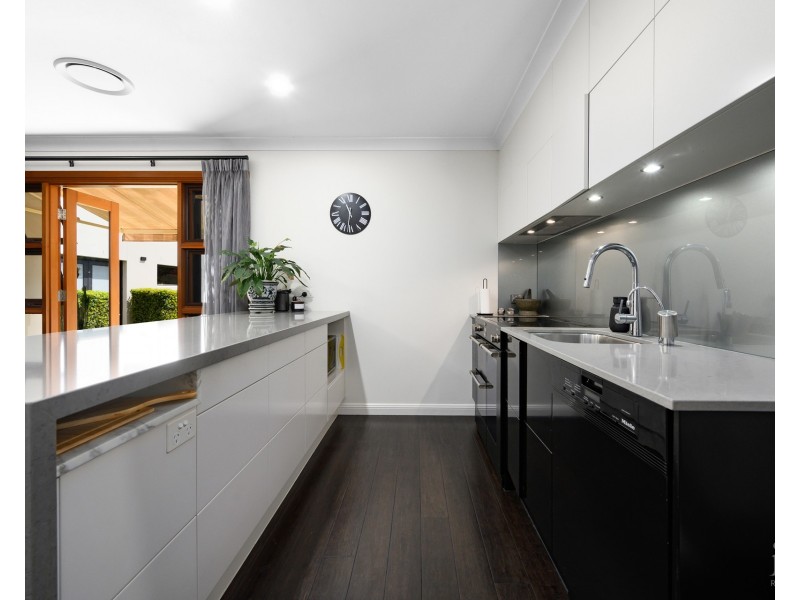 1608 Richmond Court, Hope Island QLD 4212