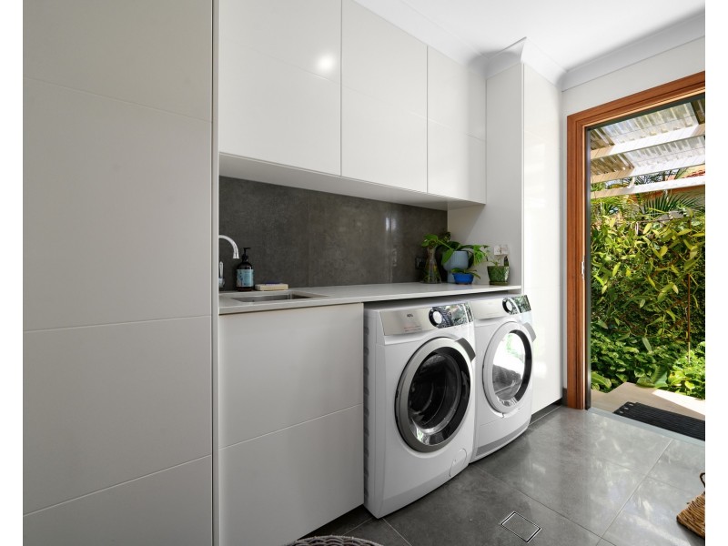 1608 Richmond Court, Hope Island QLD 4212