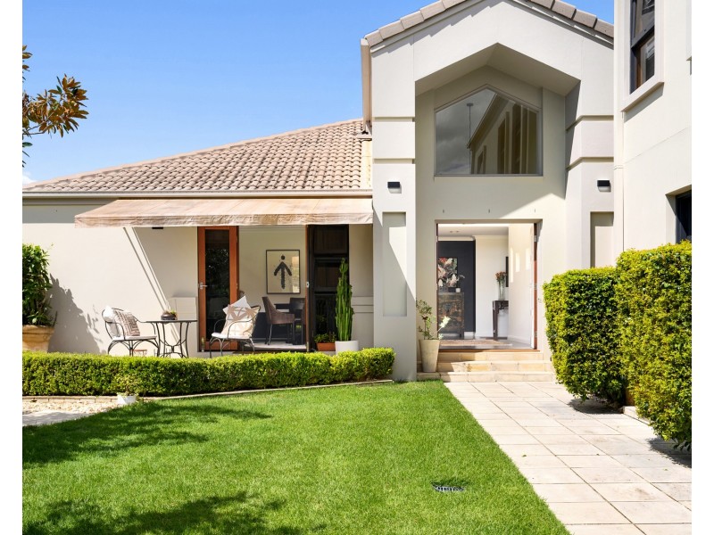 1608 Richmond Court, Hope Island QLD 4212