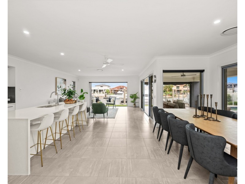 48 Lindsay Parade, Paradise Point QLD 4216