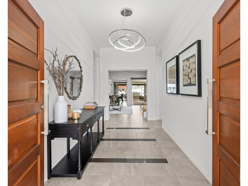 48 Lindsay Parade, Paradise Point QLD 4216