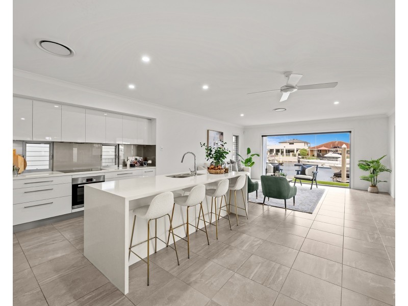 48 Lindsay Parade, Paradise Point QLD 4216