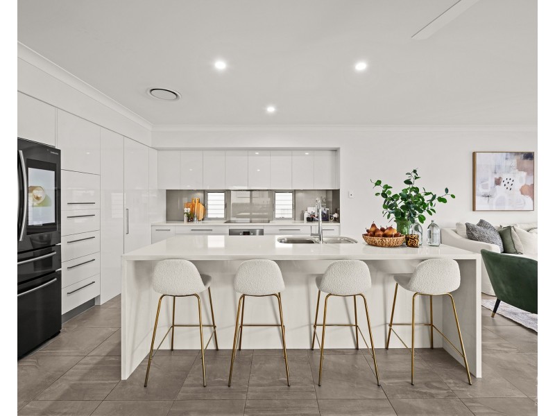 48 Lindsay Parade, Paradise Point QLD 4216