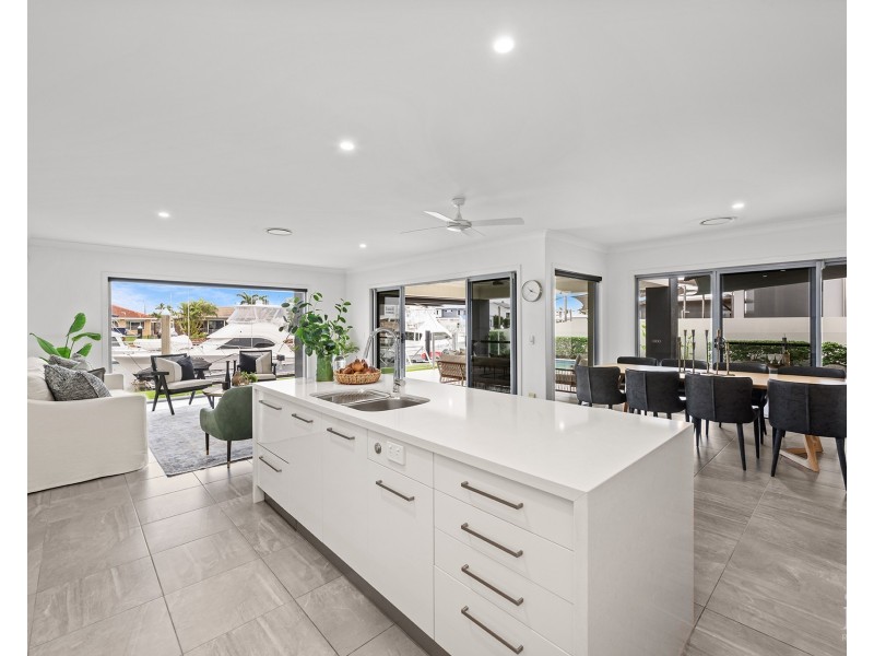 48 Lindsay Parade, Paradise Point QLD 4216