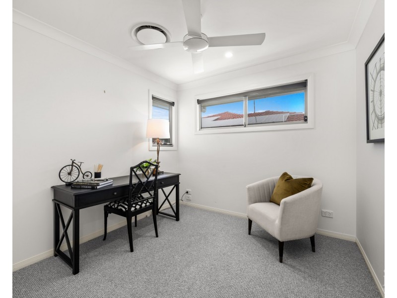 48 Lindsay Parade, Paradise Point QLD 4216