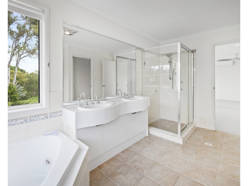 3146 Riverleigh Drive, Hope Island QLD 4212