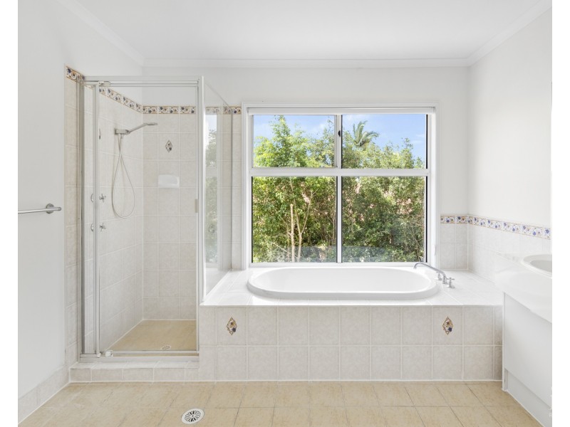 3146 Riverleigh Drive, Hope Island QLD 4212