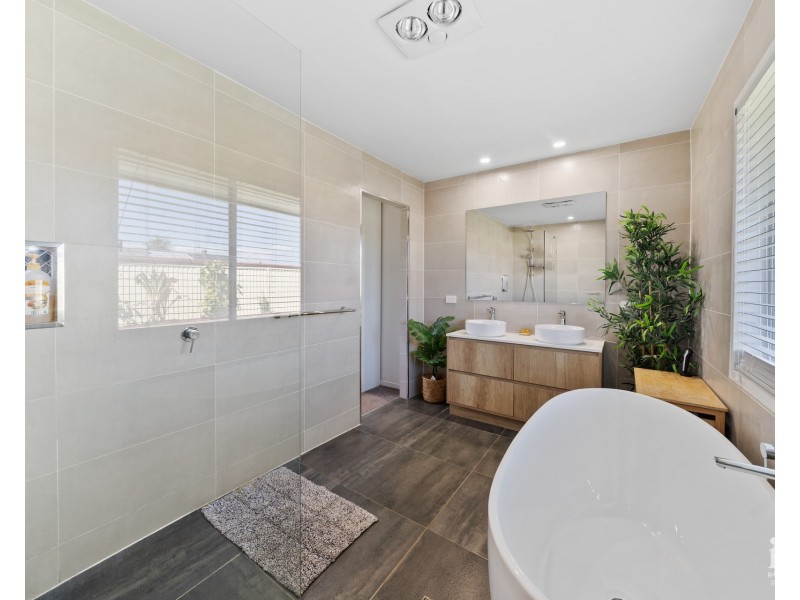 6  Hull Court, Mount Warren Park QLD 4207