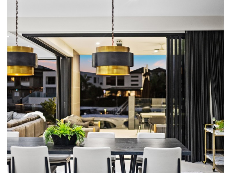 14 Royal Albert Crescent, Sovereign Islands QLD 4216