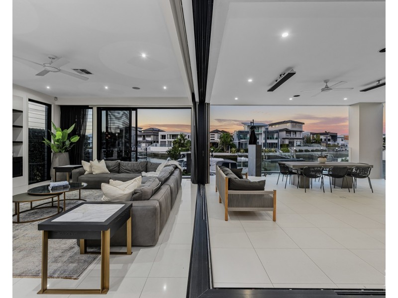 14 Royal Albert Crescent, Sovereign Islands QLD 4216