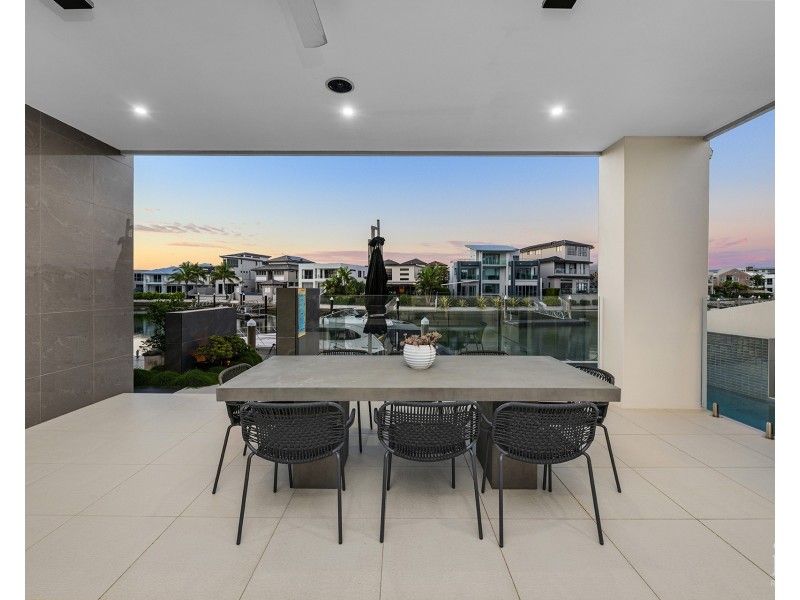 14 Royal Albert Crescent, Sovereign Islands QLD 4216