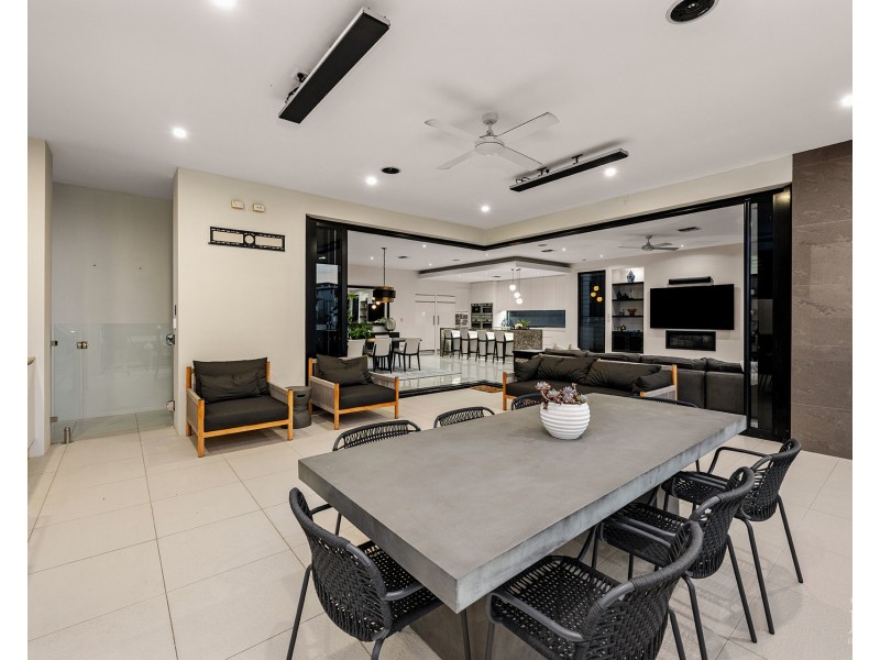 14 Royal Albert Crescent, Sovereign Islands QLD 4216