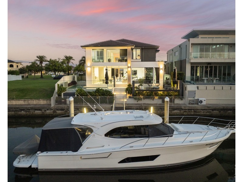 14 Royal Albert Crescent, Sovereign Islands QLD 4216