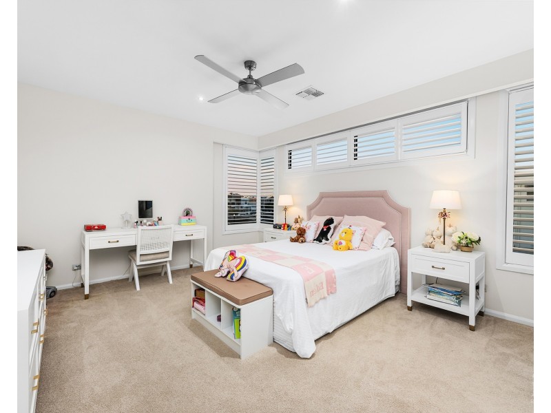 14 Royal Albert Crescent, Sovereign Islands QLD 4216