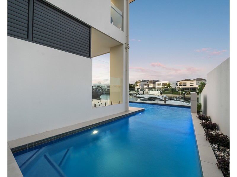 14 Royal Albert Crescent, Sovereign Islands QLD 4216