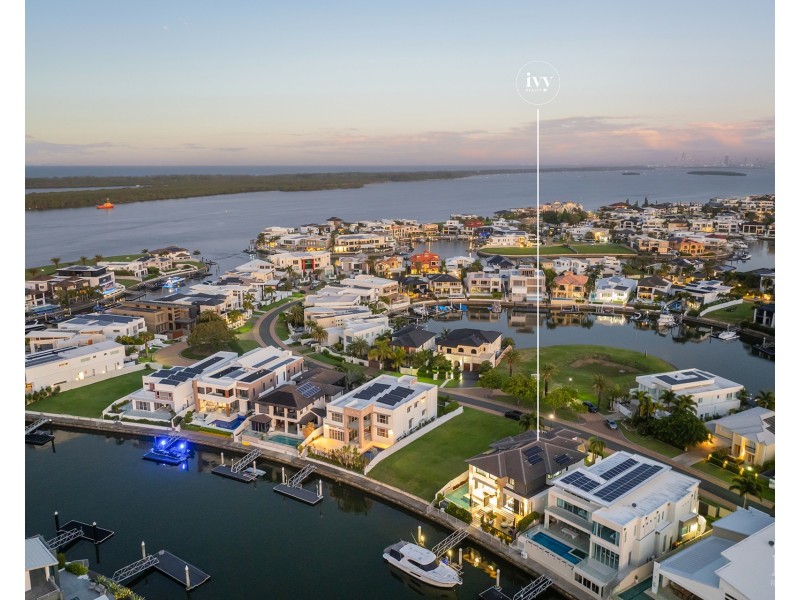14 Royal Albert Crescent, Sovereign Islands QLD 4216