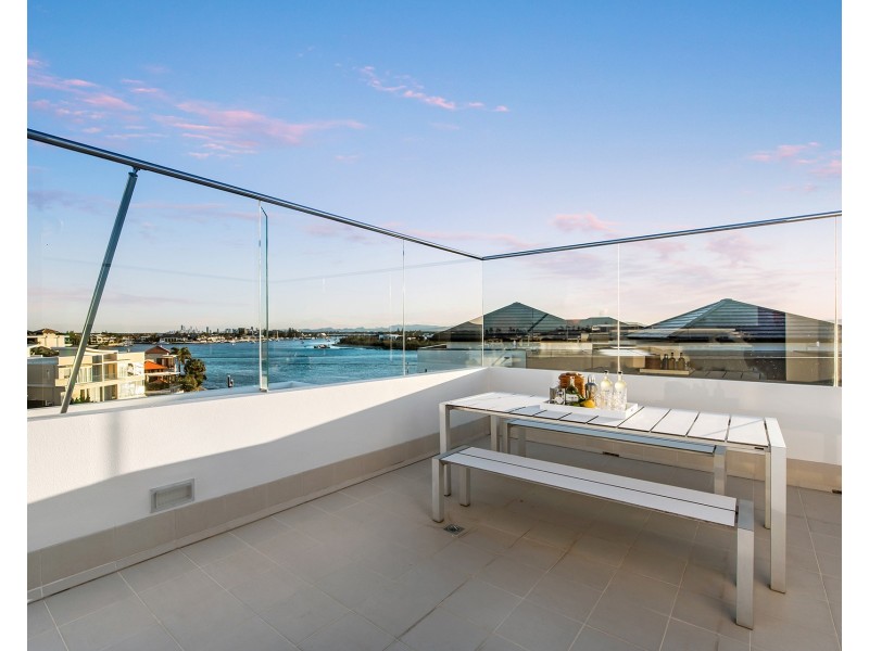 38 Knightsbridge Parade West, Sovereign Islands QLD 4216