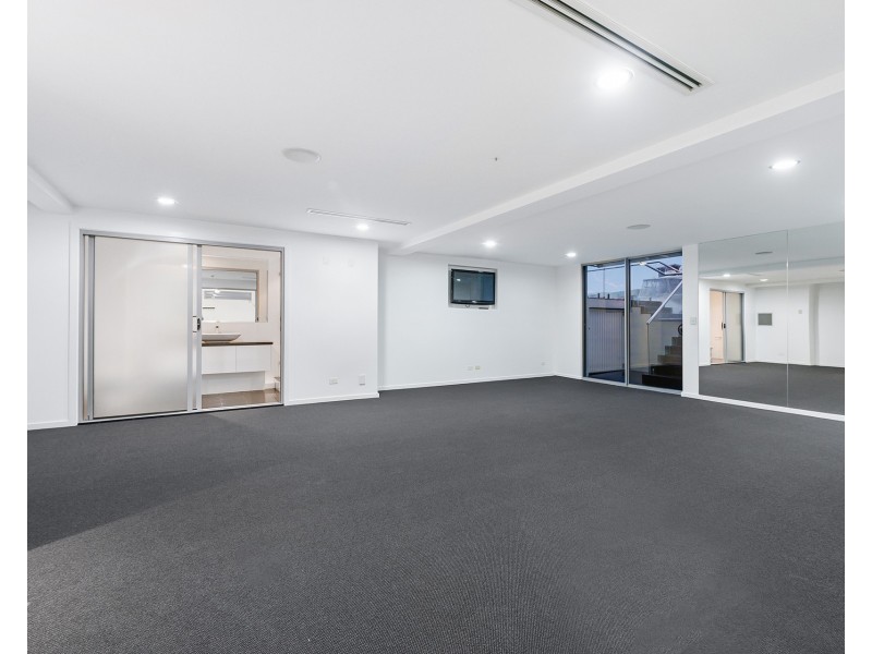 38 Knightsbridge Parade West, Sovereign Islands QLD 4216