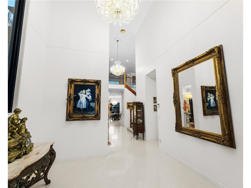 4 The Peninsula, Sovereign Islands QLD 4216