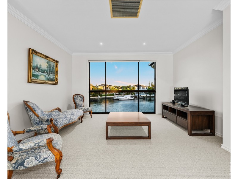 4 The Peninsula, Sovereign Islands QLD 4216