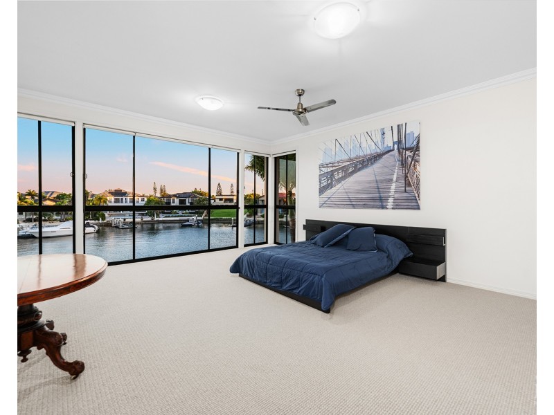 4 The Peninsula, Sovereign Islands QLD 4216