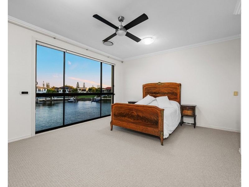 4 The Peninsula, Sovereign Islands QLD 4216