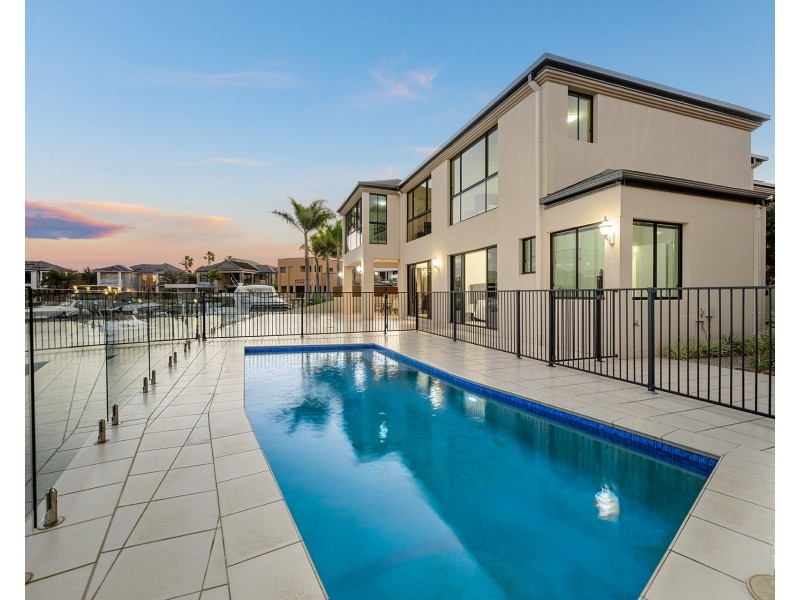 4 The Peninsula, Sovereign Islands QLD 4216