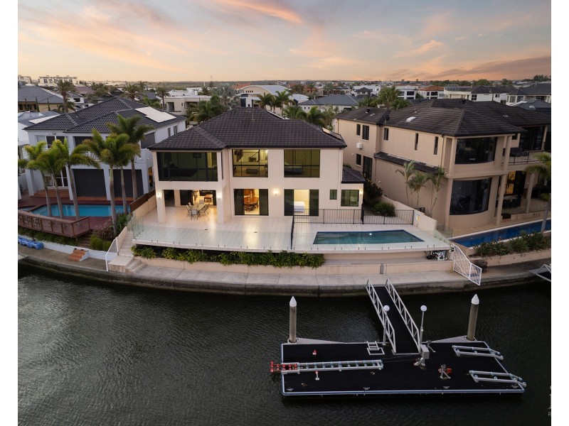 4 The Peninsula, Sovereign Islands QLD 4216