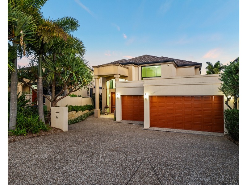 4 The Peninsula, Sovereign Islands QLD 4216
