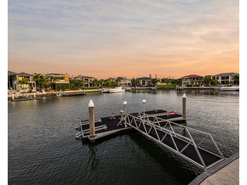 4 The Peninsula, Sovereign Islands QLD 4216