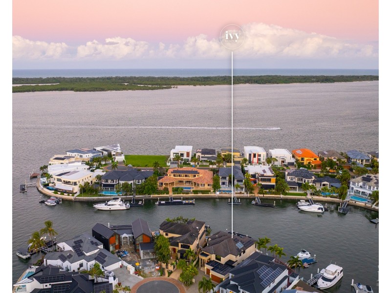 4 The Peninsula, Sovereign Islands QLD 4216