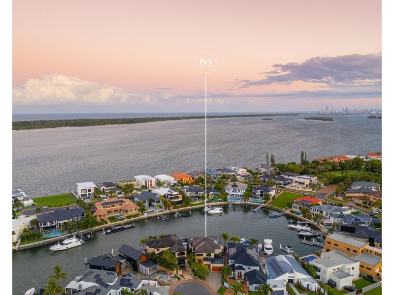 4 The Peninsula, Sovereign Islands QLD 4216