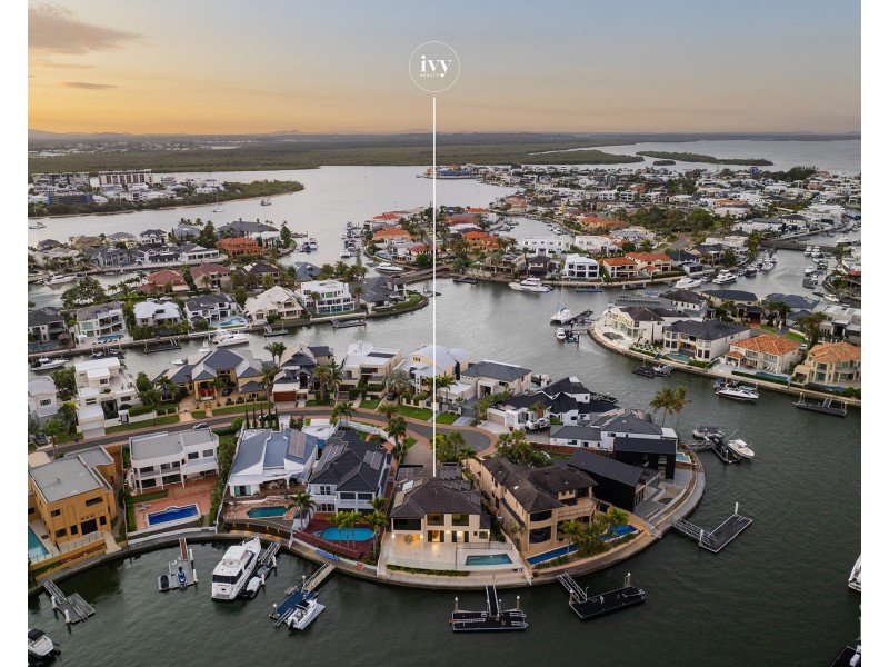 4 The Peninsula, Sovereign Islands QLD 4216