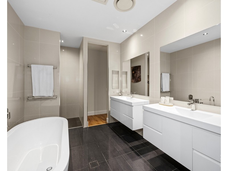 6177 Murten Court, Hope Island QLD 4212