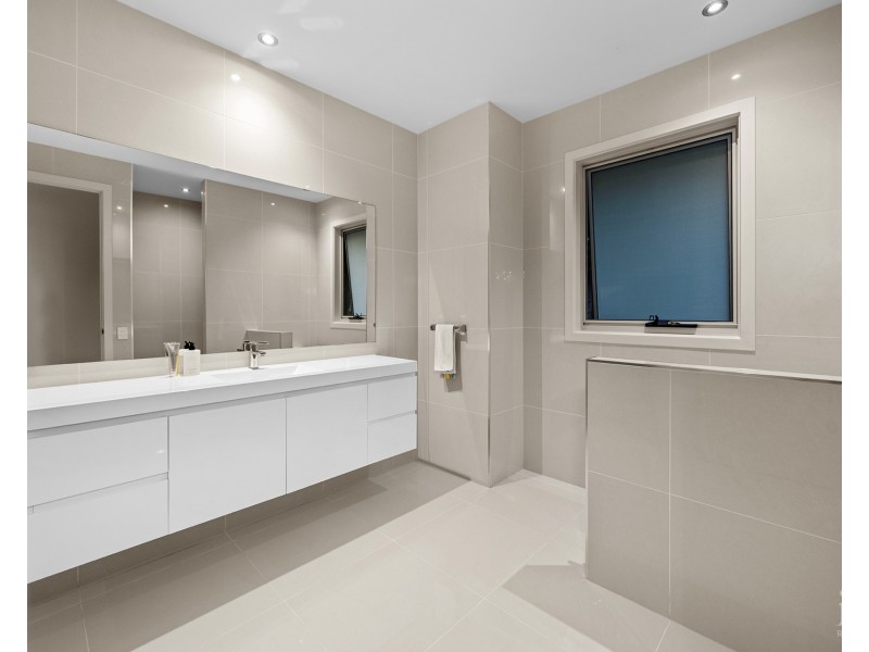 6177 Murten Court, Hope Island QLD 4212