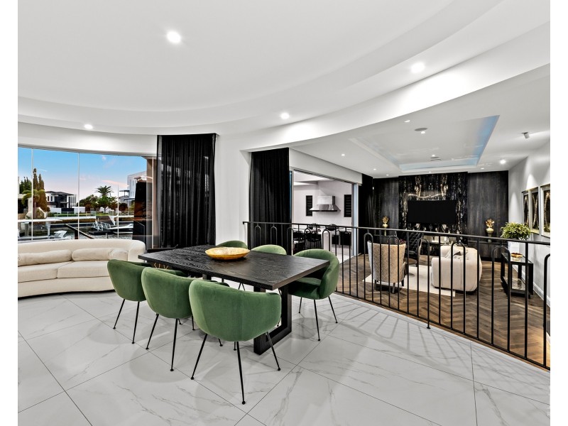 11 Hampton Court, Sovereign Islands QLD 4216