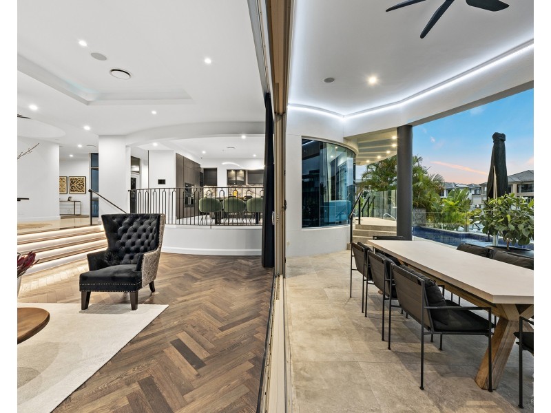 11 Hampton Court, Sovereign Islands QLD 4216