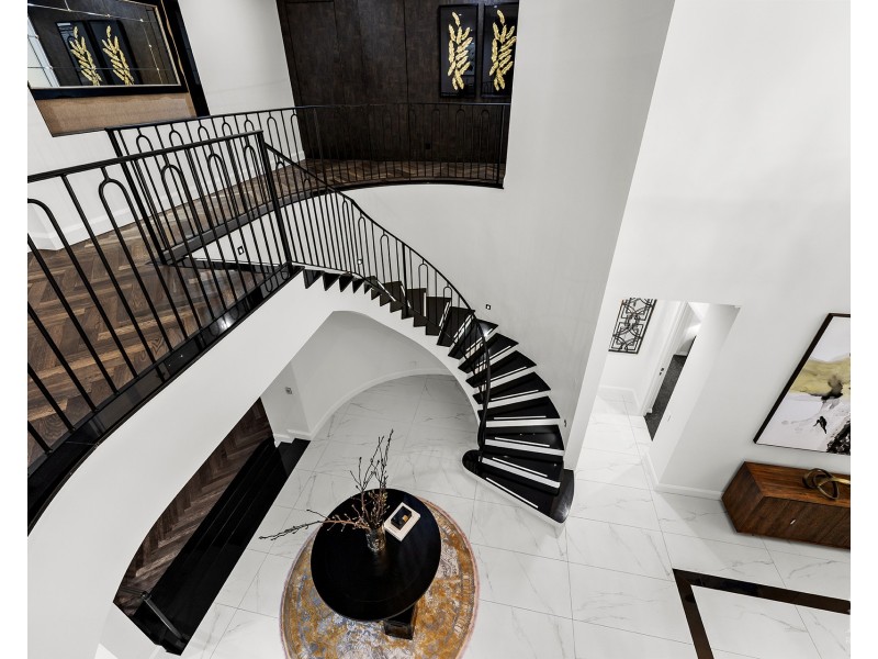 11 Hampton Court, Sovereign Islands QLD 4216