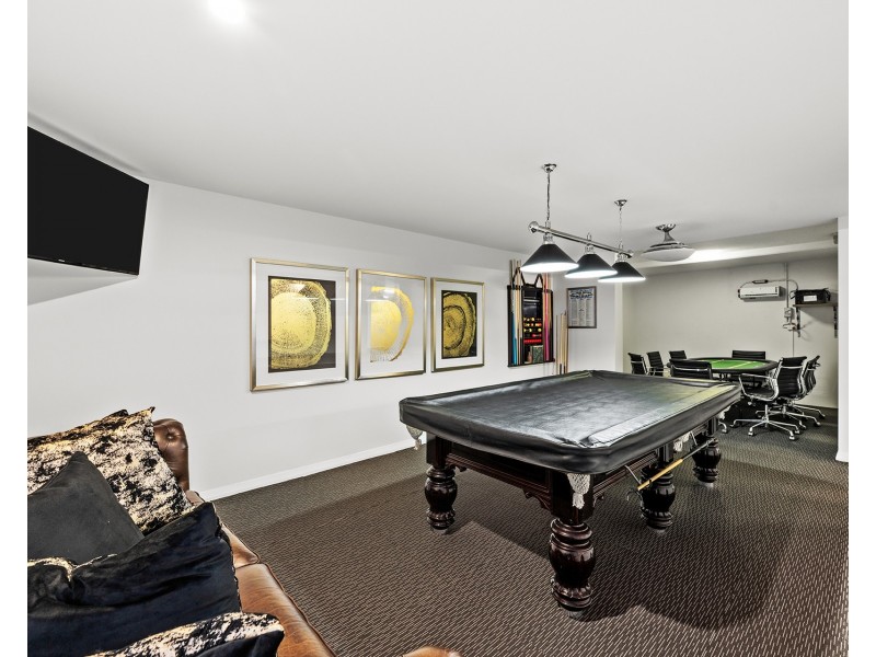 11 Hampton Court, Sovereign Islands QLD 4216