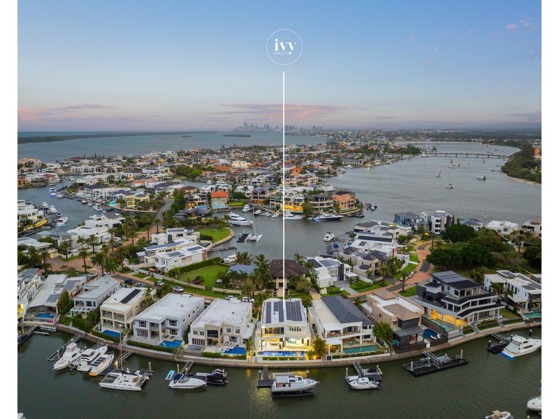 11 Hampton Court, Sovereign Islands QLD 4216