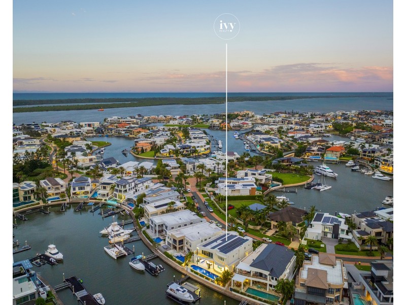 11 Hampton Court, Sovereign Islands QLD 4216