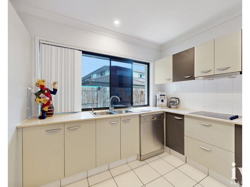 14/2 Catalina Way, Upper Coomera QLD 4209