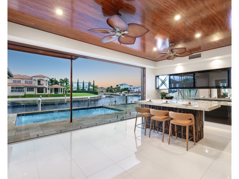 7 Royal Albert Crescent, Sovereign Islands QLD 4216