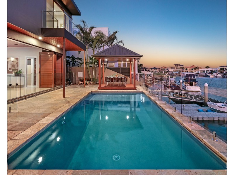 7 Royal Albert Crescent, Sovereign Islands QLD 4216