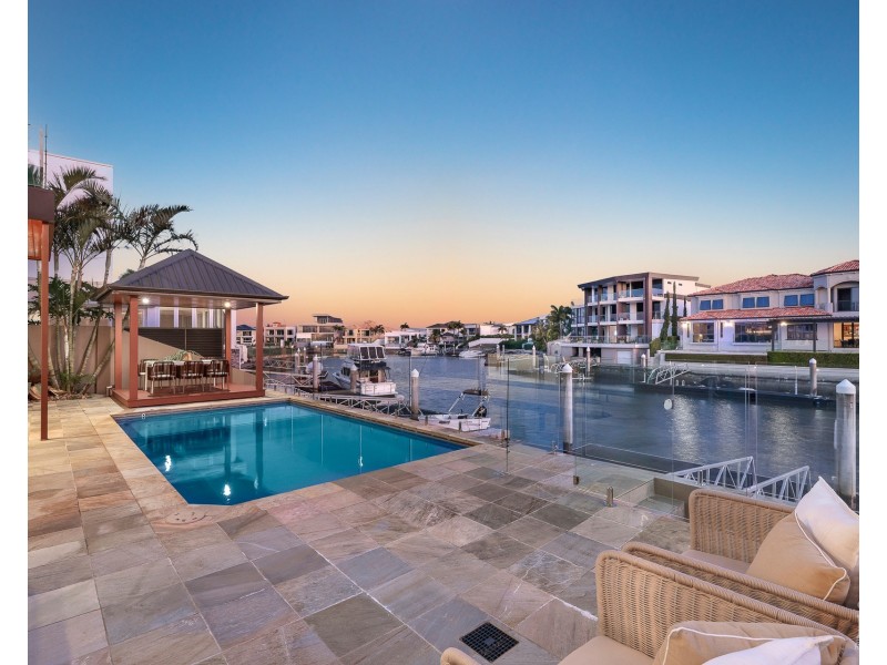 7 Royal Albert Crescent, Sovereign Islands QLD 4216