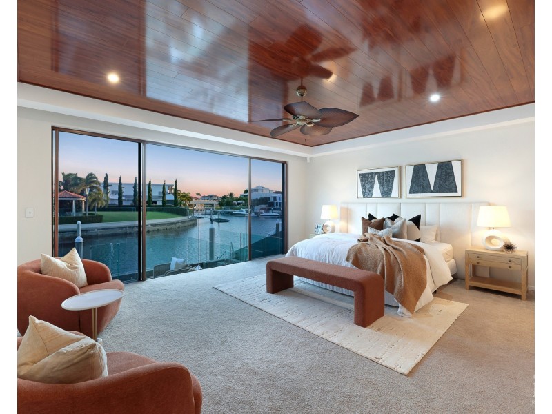 7 Royal Albert Crescent, Sovereign Islands QLD 4216