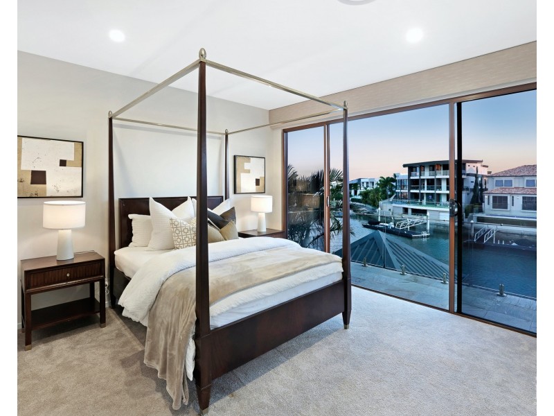 7 Royal Albert Crescent, Sovereign Islands QLD 4216