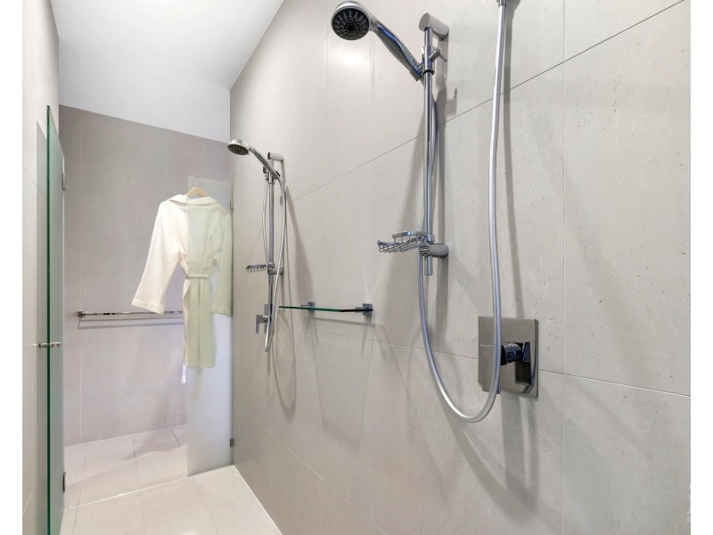 7 Royal Albert Crescent, Sovereign Islands QLD 4216